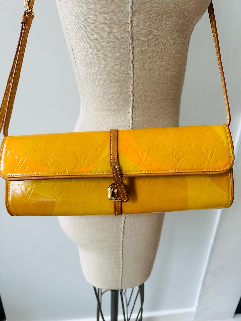 Louis Vuitton Vintage Monogram Vernis Fleurs Pochette - Picture 8 of 13